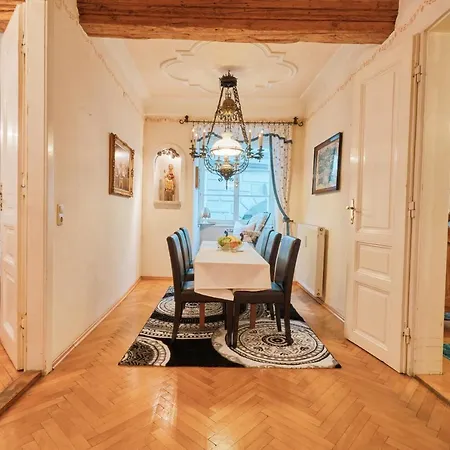 Historischer Altbau Im Zentrum Von *